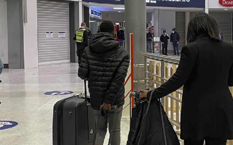 Γαλλία: Κλείνουν τα σύνορα από και προς χώρες εκτός ΕΕ – Με αρνητικό PCR στη χώρα οι Ευρωπαίοι πολίτες
