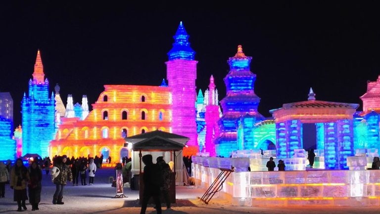 Χάρμπιν: Μια θεαματική πόλη σκαλισμένη από πάγο στην Κίνα