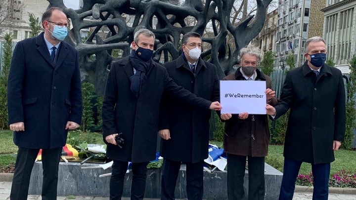 «Ποτέ Ξανά»: Ηχηρό μήνυμα στην κατάθεση στεφάνων για την Ημέρα Μνήμης του Ολοκαυτώματος