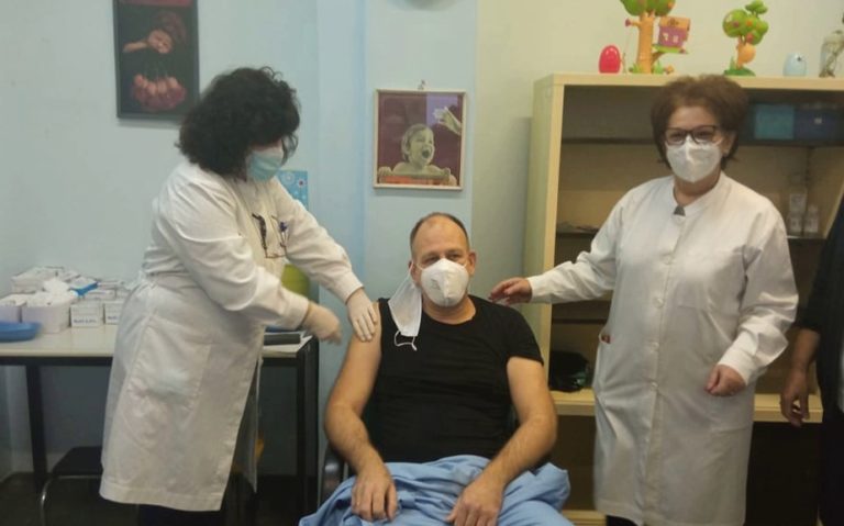 Ξεκίνησαν οι εμβολιασμοί των υγειονομικών στο Νοσοκομείο Καρδίτσας