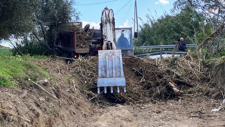 Καθαρισμοί ρεμάτων από το Δήμο Φαιστού