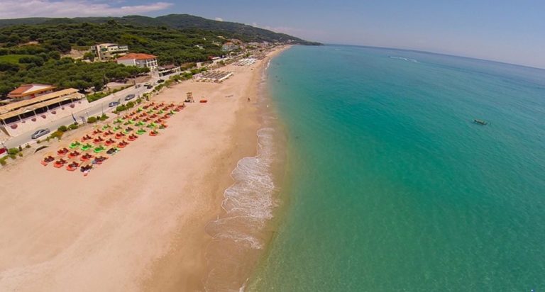 Διάσωση δύο κοριτσιών από ναυαγοσώστες στον Πλακιά Ρεθύμνου