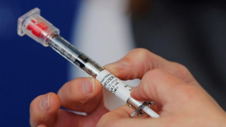 Οι ελλείψεις εμβολίων Pfizer και Moderna “φρενάρουν” το πρόγραμμα εμβολιασμού