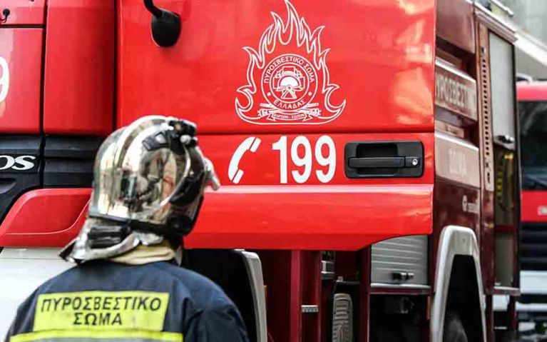 Κερατέα: Επίθεση με πέτρες σε πυροσβεστικό όχημα – Τραυματίστηκε ο οδηγός