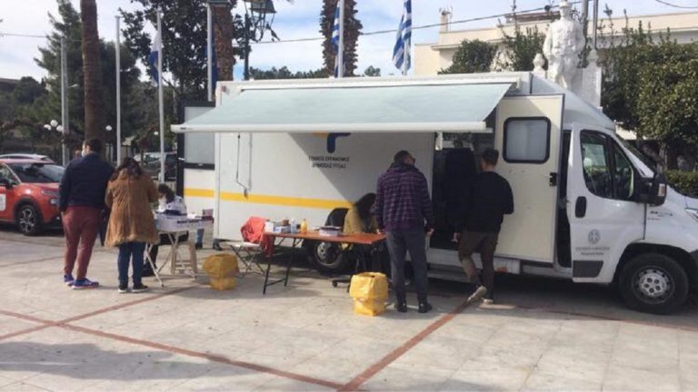 Έλεγχοι με rapid test σε Ελευσίνα, Καισαριανή, Μέγαρα