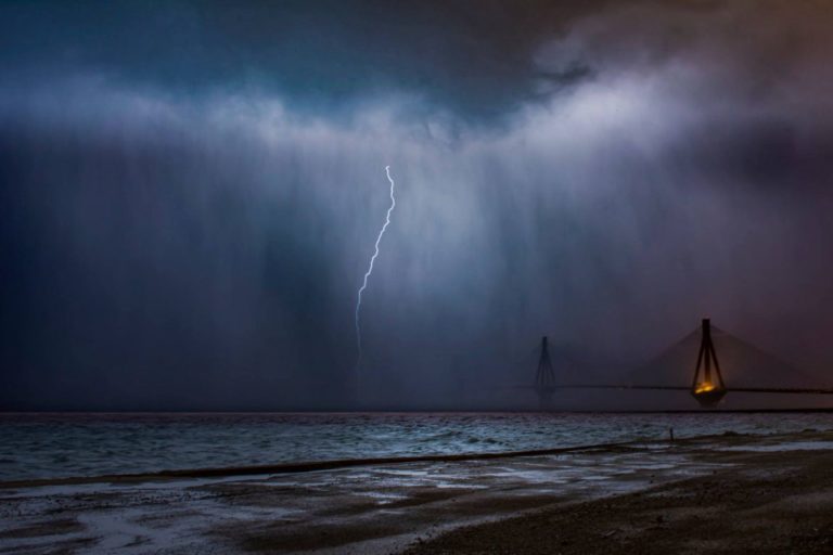 Χανιά: Προβλήματα στην ηλεκτροδότηση πολλών περιοχών προκαλεί η κακοκαιρία