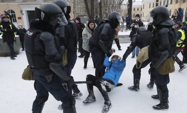 Ανάμιξη των ΗΠΑ “βλέπει” η Ρωσία στις διαδηλώσεις για το Ναβάλνι