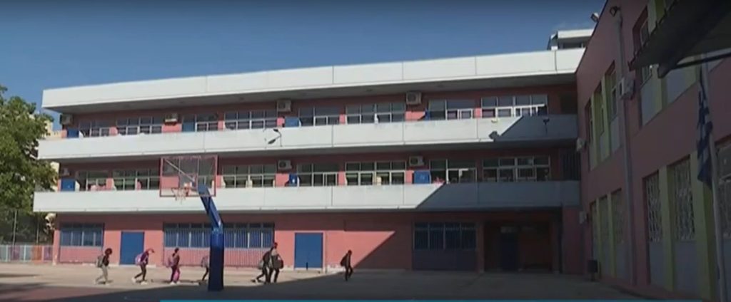Περισσότερα μέτρα προστασίας ζητούν καθηγητές και γονείς στα σχολεία της Θεσσαλονίκης (video)