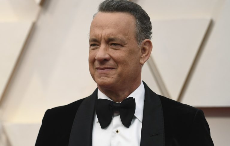 Γιατί ο Tom Hanks είπε «όχι» στην πρόταση για ταξίδι στο διάστημα του Jeff Bezos (video)