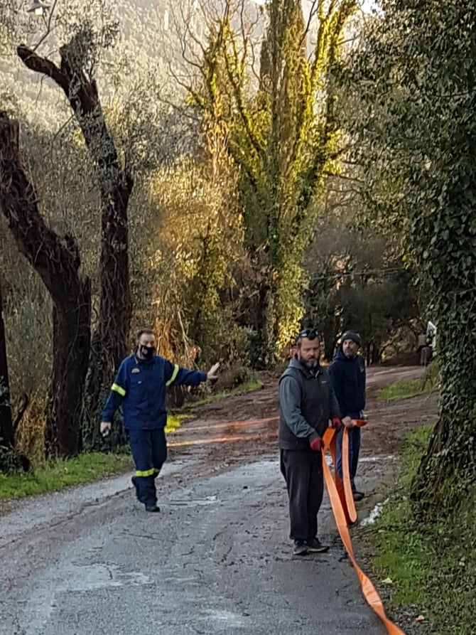 Κέρκυρα: Ελαιοπηρύνας στο δρόμο της Κορακιάνας