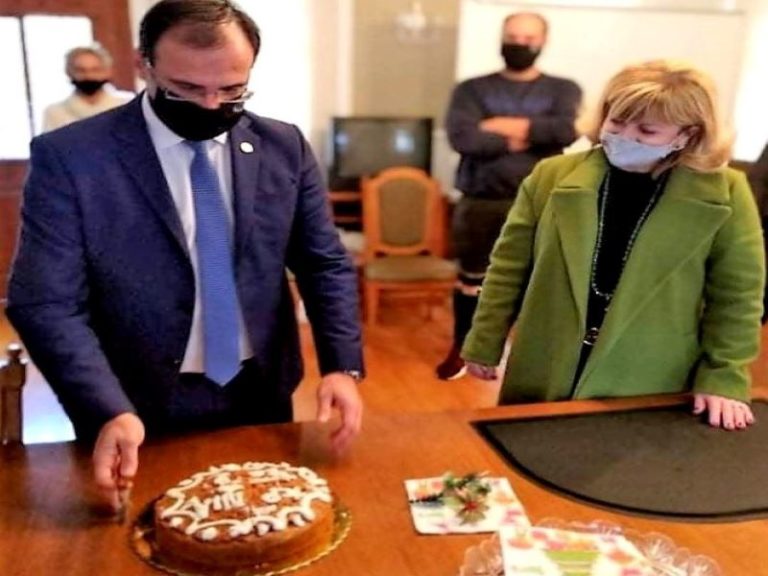 Έκοψαν την πίτα τους οι εθελοντές του Δήμου Σερρών