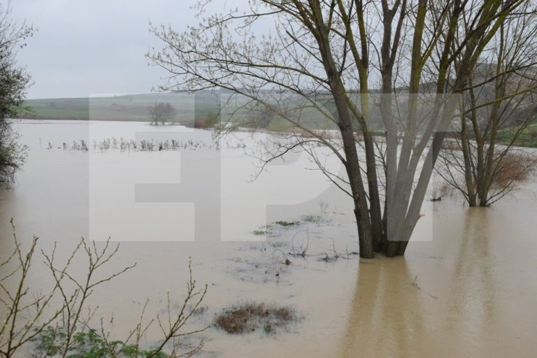 Έβρος: Προβλήματα από την κακοκαιρία — Διακοπή κυκλοφορίας σε πολλά σημεία