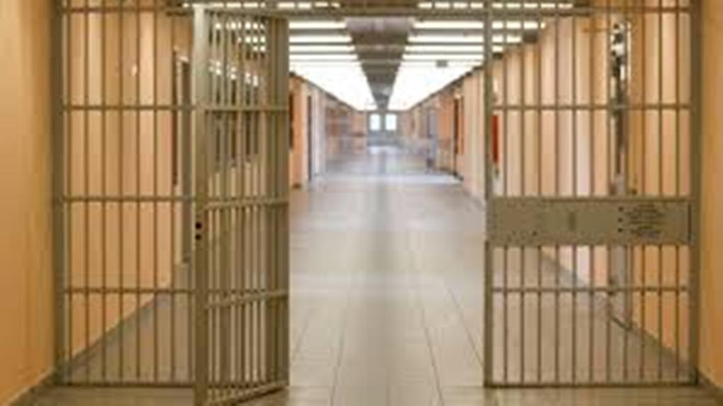 Συνελήφθη κοινωνική λειτουργός για εμπορία κινητών στις φυλακές Νιγρίτας