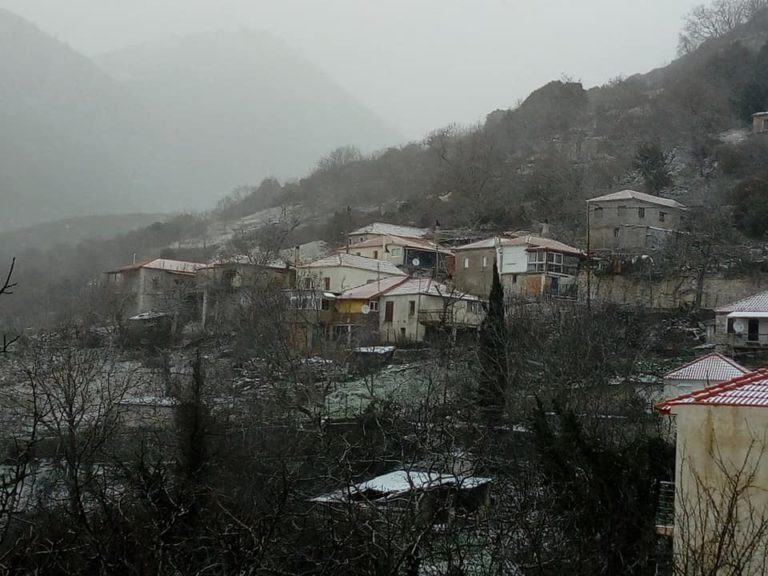 Άρχισαν τα πρώτα χιόνια στην Ορεινή Ηλεία