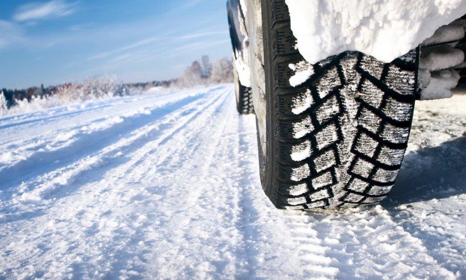 Τα χειμερινά ελαστικά παρέχουν μεγαλύτερα επίπεδα ασφάλειας και πρόσφυσης στους χιονισμένους δρόμους