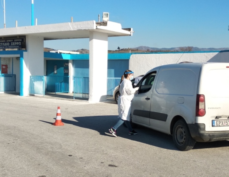 Σέρρες: Μεγάλη προσέλευση οδηγών για δωρεάν rapid test