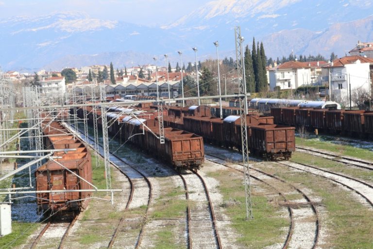 Ένα τραγούδι – έκκληση για τα παιδιά που χάθηκαν στον σταθμό του ΟΣΕ στο Μεζούρλο