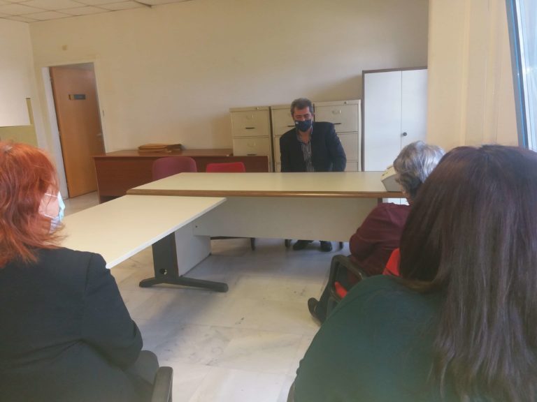 Επίσκεψη Παύλου Πολάκη στον ΕΦΚΑ Χανίων