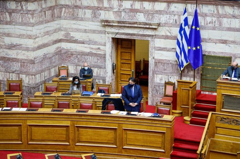 Υψηλοί τόνοι στη Βουλή και για το θέμα τη ΕΡΤ