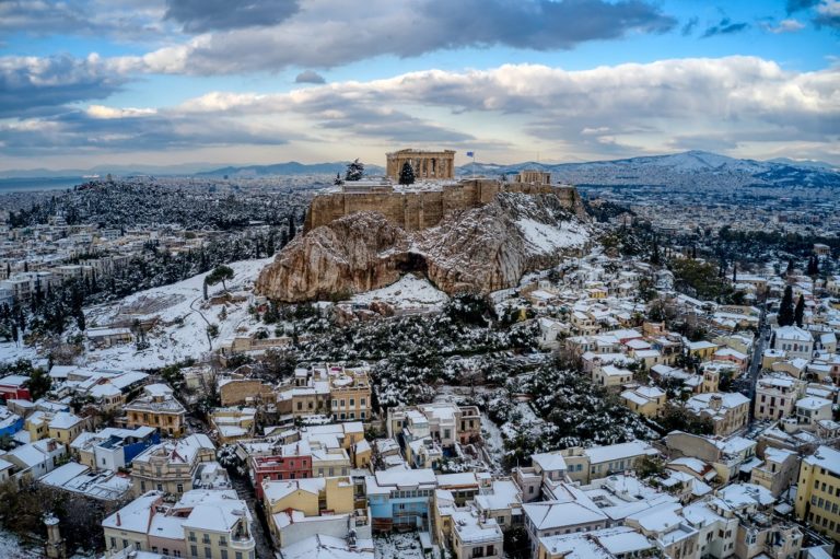 Επίθεση της αντιπολίτευσης: Το “επιτελικό κράτος” βούλιαξε στο χιόνι