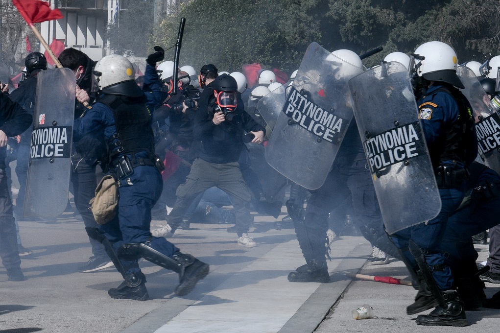 Νέα ένταση στο πανεκπαιδευτικό συλλαλητήριο στην Αθήνα (video)