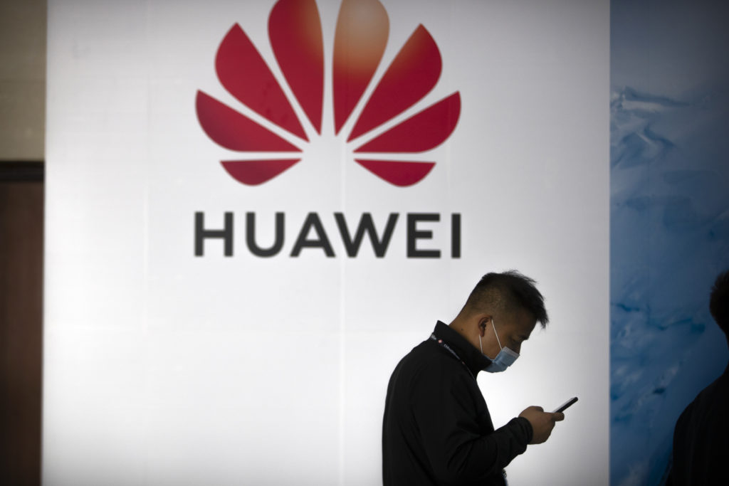 Η Huawei αναζητά νέες πηγές εσόδων καθώς πέφτουν οι πωλήσεις των smartphone της