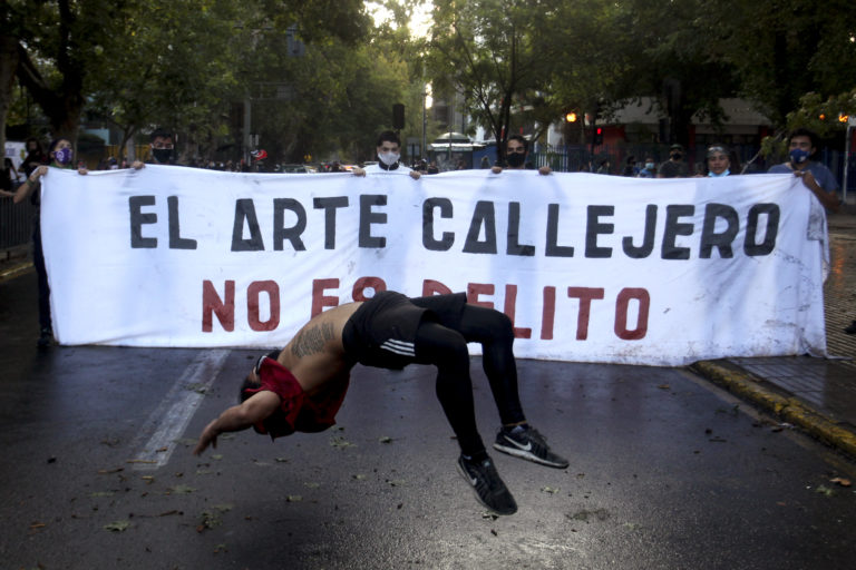 Χιλή: Οργή για τη δολοφονία καλλιτέχνη του δρόμου από αστυνομικό