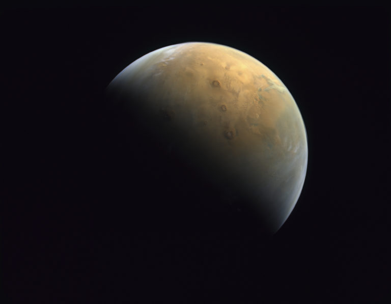 Το διαστημικό σκάφος HOPE έστειλε την πρώτη του φωτογραφία από τον πλανήτη Άρη