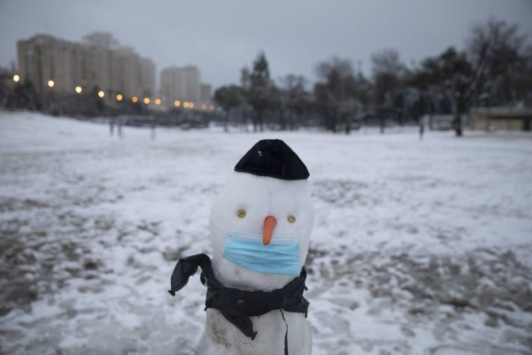 Στα «λευκά» ο πλανήτης λόγω του χιονιά … και το διασκεδάζει – Φωτογραφίες και βίντεο στο διαδίκτυο