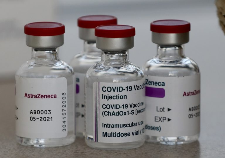 Η AstraZeneca διαψεύδει τους ισχυρισμούς Μπάμπις για προσφορές σε 4 χώρες της ΕΕ