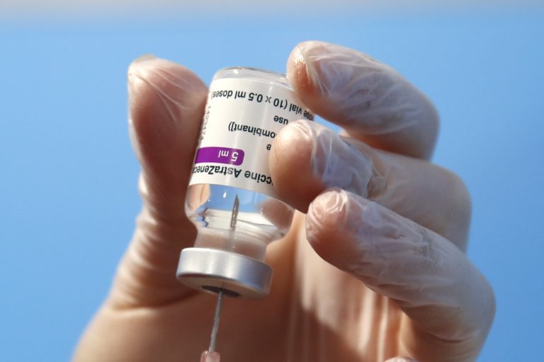 Βρετανία: Το εμβόλιο της AstraZeneca είναι ασφαλές, διαβεβαιώνει ο υπ. Υγείας