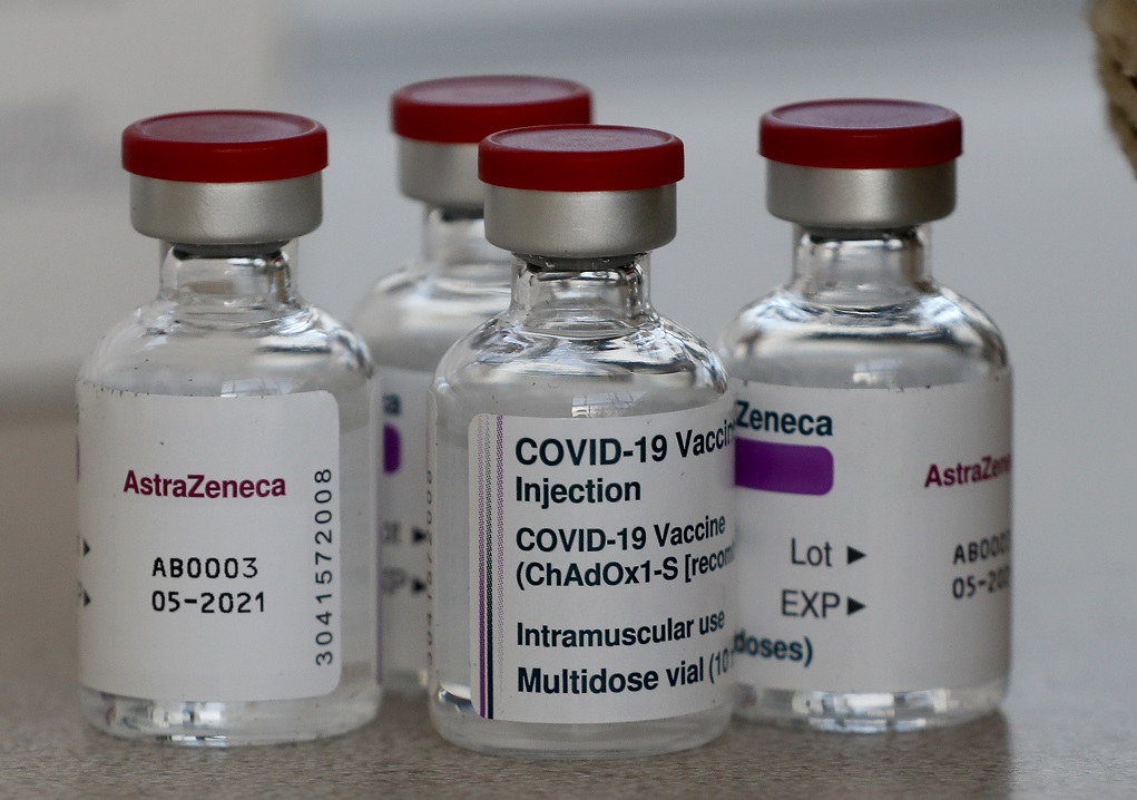 AstraZeneca: Ανακοίνωσε νέες καθυστερήσεις στις παραδόσεις των εμβολίων της στην ΕΕ