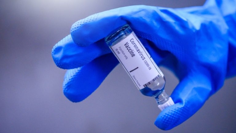 Βρετανία: Αναπτύσσεται νέο εμβόλιο που θα καλύπτει τις μεταλλάξεις του κορονoϊού