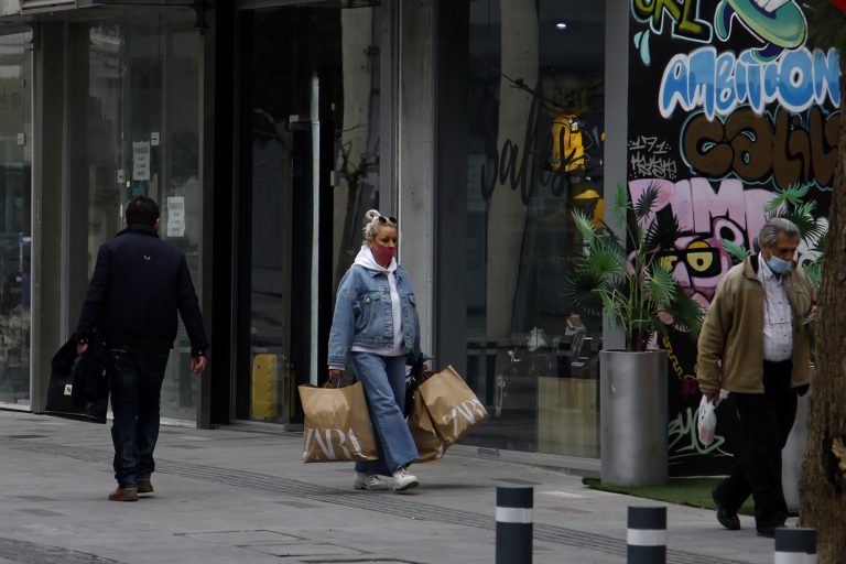 Κύπρος: Μεγάλη μείωση κρουσμάτων στις ηλιακές ομάδες που εμβολιάστηκαν – Αύξηση σε νεαρά άτομα