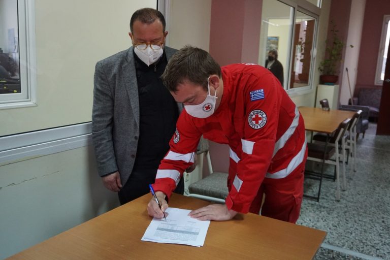 Κομοτηνή: Εξοπλισμός Πρώτων Βοηθειών στον Ερυθρό Σταυρό από τον Δήμο