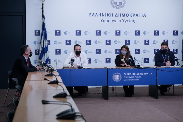 Η ενημέρωση για τον κορονοϊό, το πρόγραμμα των εμβολιασμών και τις μάσκες