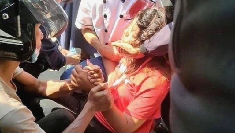 Μιανμάρ: Κατέληξε η 20χρονη διαδηλώτρια που είχε πυροβοληθεί στο κεφάλι
