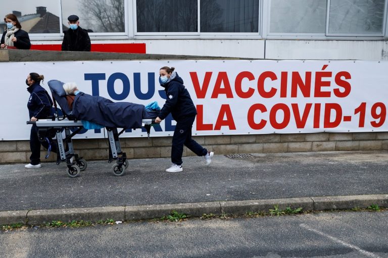 Γαλλία: Πάνω από 80.000 θάνατοι από κορονοϊό