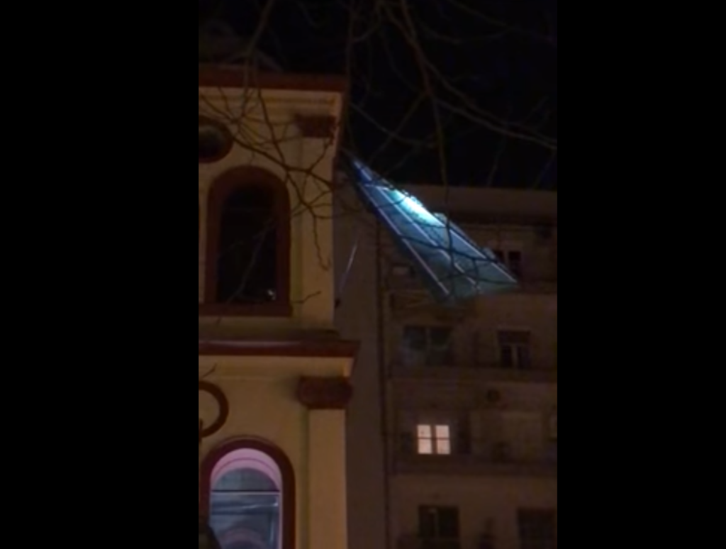Θεσσαλονίκη: Στέγη καρφώθηκε σε Ιερό Ναό στο κέντρο της πόλης