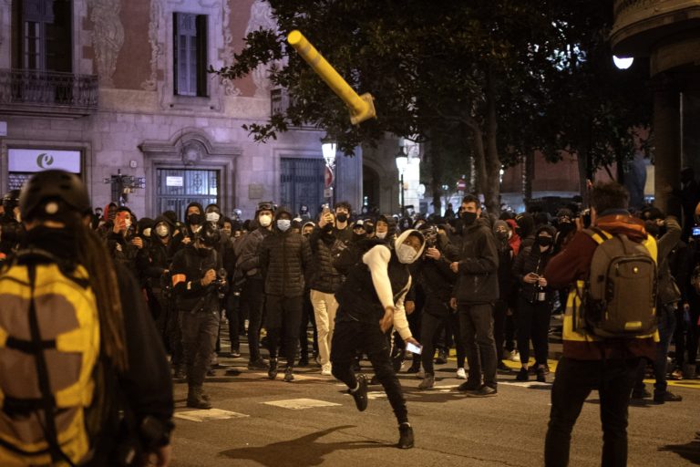 Καταλονία: Βανδαλισμών και ταραχών συνέχεια