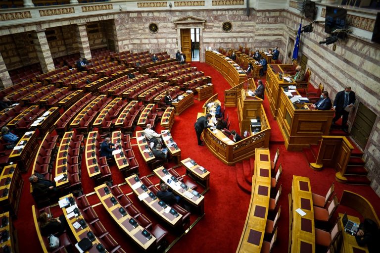 Πολιτική αντιπαράθεση για άσκηση βίας εναντίον φωτορεπόρτερ – Καταγγέλλει επίθεση των ΜΑΤ στη Σ. Σακοράφα το ΜέΡΑ25