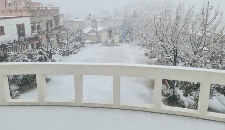 Στα λευκά τα Ανώγεια – Κλειστά σχολεία σε όλη την Κρήτη