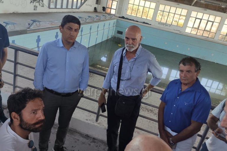 Στα Χανιά για τα κολυμβητήρια ο Λευτέρης Αυγενάκης