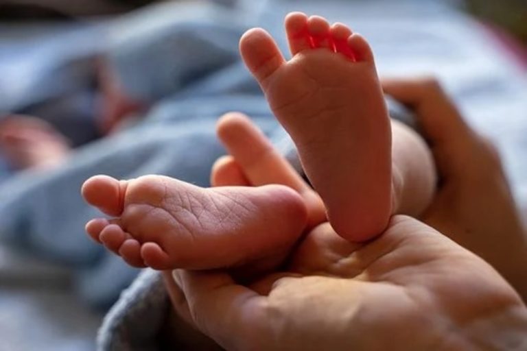 Γαλλία: Γεννήθηκε το πρώτο μωρό έπειτα από μεταμόσχευση μήτρας