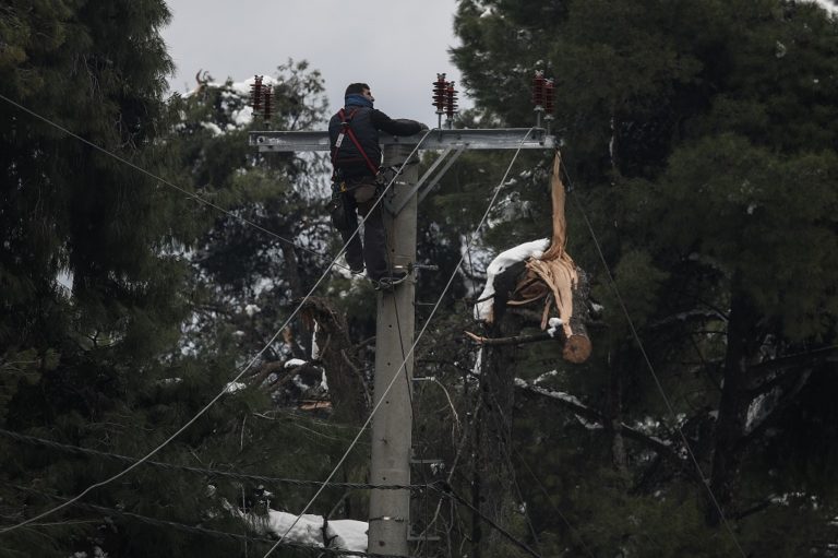 Αγώνας για την αποκατάσταση της ηλεκτροδότησης στην Αττική (video)