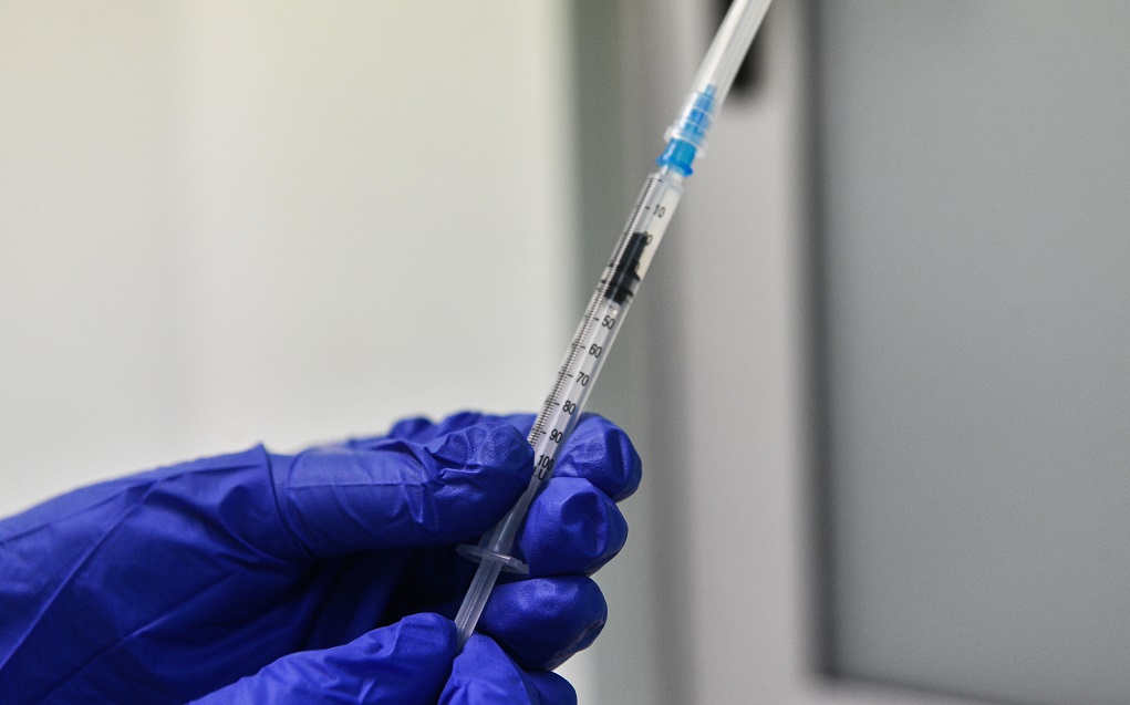 Πότε ανοίγουν τα ραντεβού για 65-69 ετών – Nέος μηχανισμός αναπλήρωσης εμβολίων