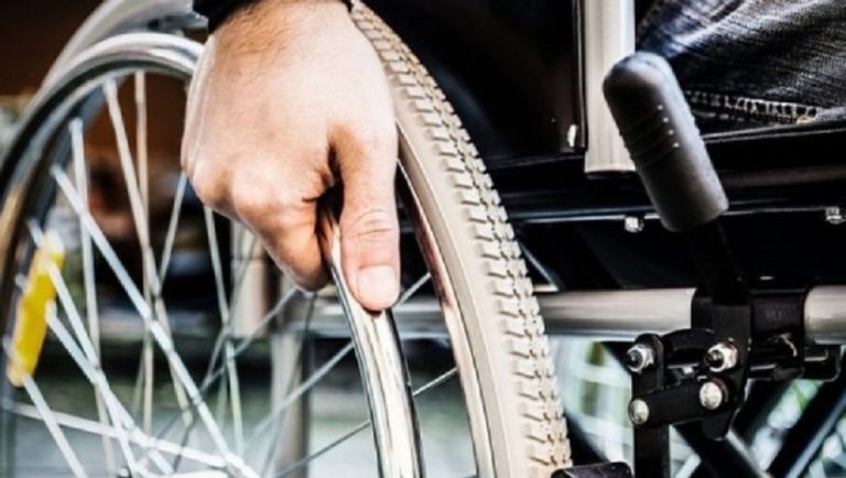 KEΔE: Ανεμπόδιστη κυκλοφορία των ανθρώπων με αναπηρίες