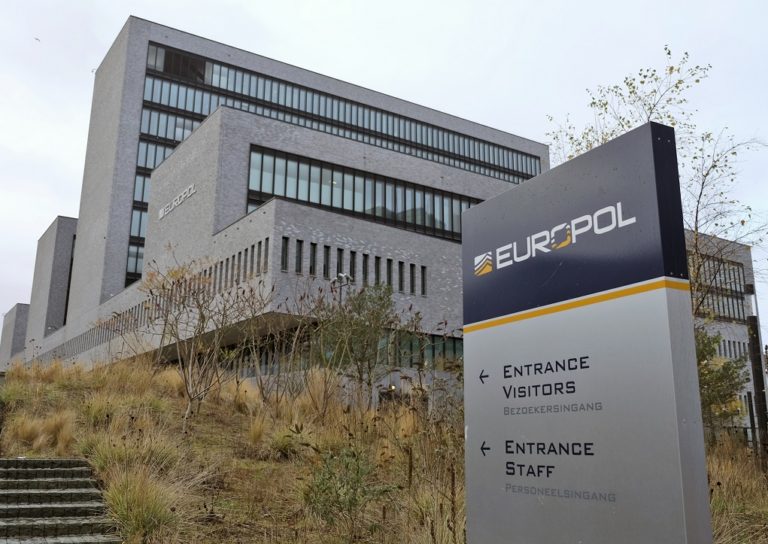 Europol: Συνελήφθησαν 10 χάκερς – Υποψίες ότι έκλεψαν 100 εκατ. δολάρια σε κρυπτονομίσματα