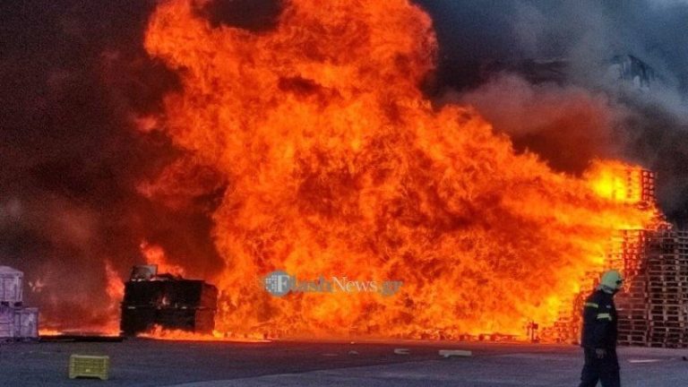 Χανιά: Καταστράφηκε ολοσχερώς από φωτιά αποθήκη μεταφορικής εταιρείας