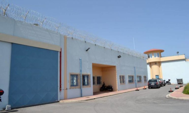 Χανιά: Περιλούστηκε με αντισηπτικό και άναψε τσιγάρο κρατούμενος των φυλακών – Στο νοσοκομείο με εγκαύματα